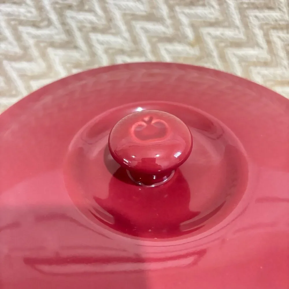 Chantal 1.75 Quart Red Apple Casserole Dish With Lid